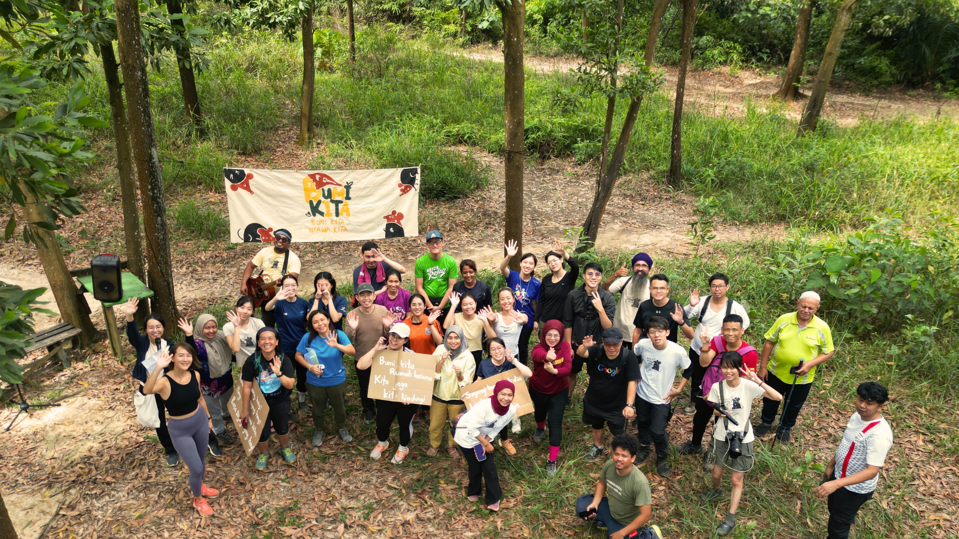 bumi kita communities silent hike group photo at bukit serdang